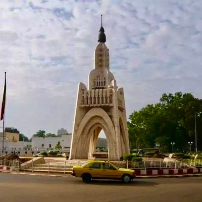 Le Mali est ma deuxième ville natale. Bien que le Mali ne soit pas aussi beau que ma ville natale, j'aime le Mali parce que je pense que les Maliens sont gentil