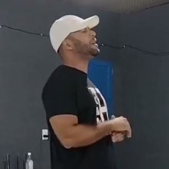 DouglasStoos's profile picture. Músico 
Cantor #Pagode 🎤 🎼
Vocalista @grupoessencia_ge 
Shows, Eventos e Parcerias via Direct
@douglassantos.voz
SP✈THE
#artista #sambista #pagodeiro