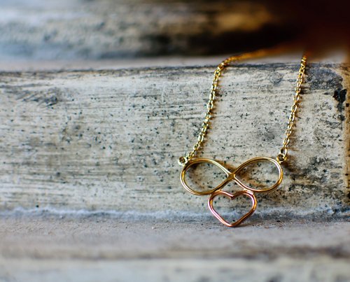 creationsbycary's profile picture. 