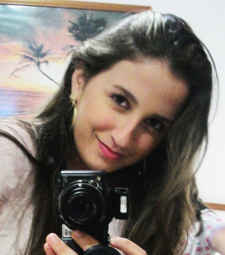 Menina do sorriso e do choro fácil :D /beleza encanta, sinceridade fascina! http://t.co/Hb81YA8Aaj