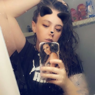 x_crystalrose_x's profile picture. 