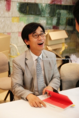 u_simin_bot's profile picture. 주류 언론에서 알 수 없는 유시민의 말 유시민에 대한 자료를 올리는 봇입니다.