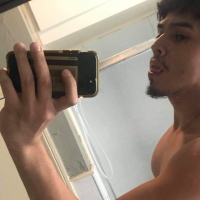 very open minded type guy here looking to suck on some dick and swallow some cum. race isn’t an issue to me or for me. pull up on me and let’s chill and kick it