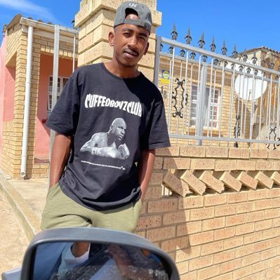 LuthandoRooney1's profile picture. Xhosa|| Chorister