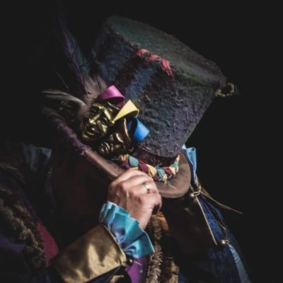 Gaditano, cadista, viñero y caletero.
Autor de carnaval.