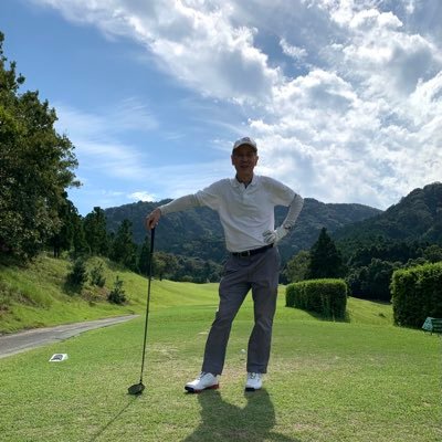 趣味はスポーツ好きなこともあってゴルフ⛳️とテニス🎾がメイン 。寄る年波にも負けず頑張ろうと思うこの頃。過去には登山⛰、マラソンもやったけど長い休眠状態。 あと写真撮影（風景）に気が向けば出かける。