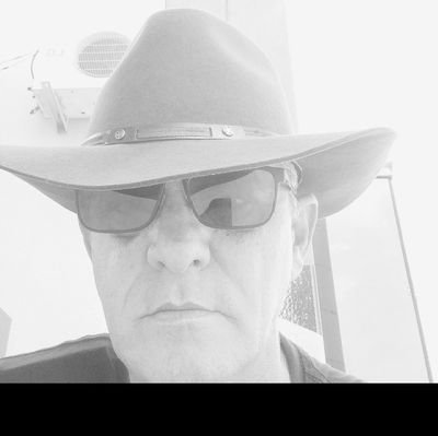 JeffersonCpoGde's profile picture. Tenho ranço de petista e toda esquerda.
soltaram um 🐁 e colocaram ele na Presidência, o 🐁 não pode sair às ruas.
Quem apoia o 🐁 aqui não tem vez, mando a PQP