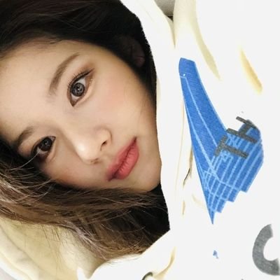 NayeonsTheeter's profile picture. oh luxury