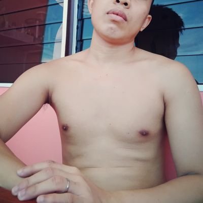 WiequiE_013_'s profile picture. Be positive about yourself. Make sure it is upbeat and positive. But not too arrogant. Or people may get turned off.💪💪💪