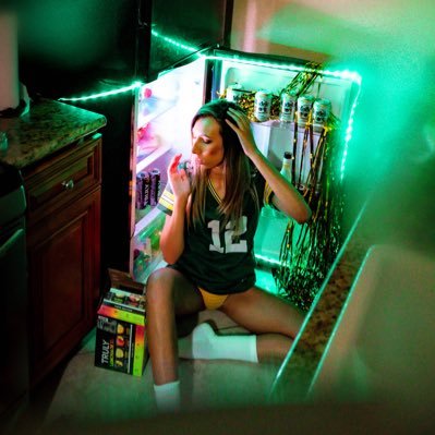 Photographer — Ig: @ashleyjosephinela 🇵🇹#CheddaQueen 🧀👑💚💛🏈 SUPERFAN #GOPACKGO