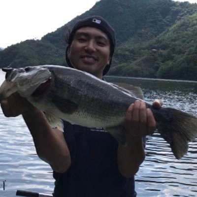 山口県で釣りしてます。 基本バスですがたまに海もいきます。バサー友達増やしたいので仲良くしてください #ブラックバス #山口県 #バス釣り 自己記録63cm県内