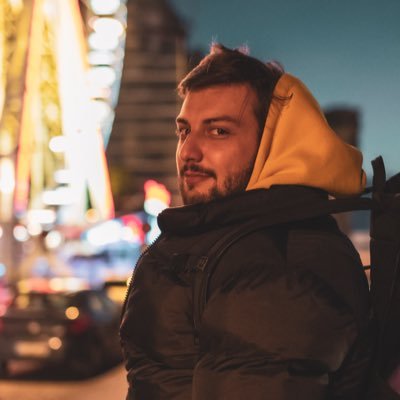 Je regarde les gens regarder les autres | Bras droit @DomingoTV, @fcsilmi, Producteur @PopcornTalkshow