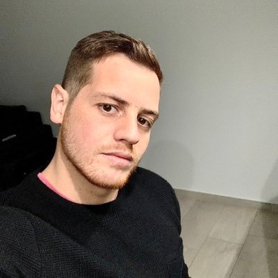 apap319's profile picture. Es difícil liberar a los necios de las cadenas que veneran.