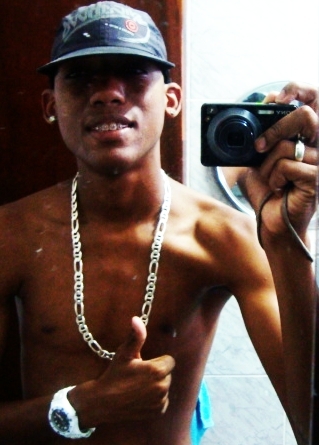 ta no crime pra minha mae só desgosto e sofrimente, to de boa dessa vida
pelo certo eu to correndo ♫