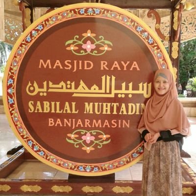 Menulis adalah jalan panjang yang aku tempuh untuk merawat kenang