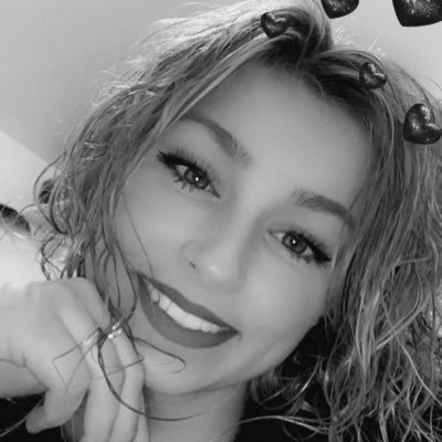 BenedicteDbs's profile picture. 219🌹. 22y