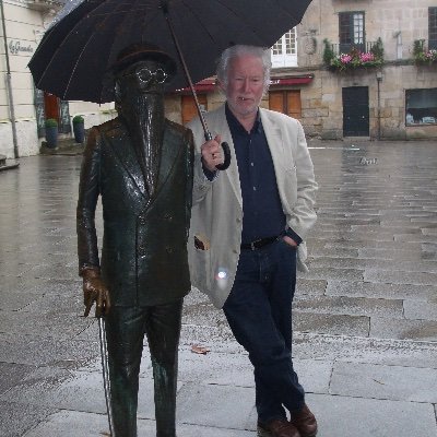 This is what I tell folks who come to Pontevedra and ask me what I do here.
Recovering lawyer
Trainee dilettante
Reader and Writer
Daughter supporter