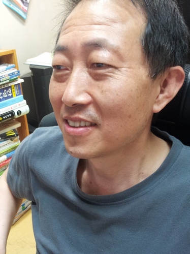 안녕하세요.  이렇게 이야기를 주고 받을 수 있다니 놀라운 신세계네요!  함께 좋은 세상 만들어갑시다^^