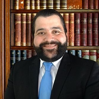 Padre. Esposo. Abogado Dominicano. Amante de los deportes y la comida...