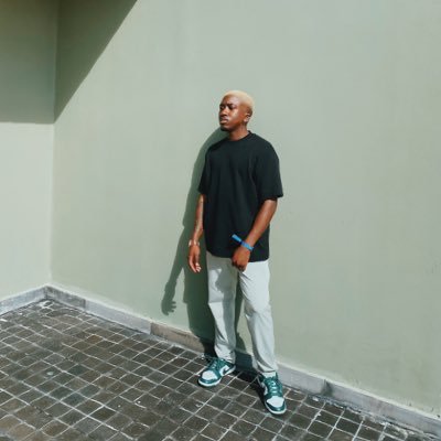 neikogiannii's profile picture. 🌻 moving..