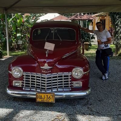alegre,salsero,trabajador,enamorado de la vida mi esposa y familia