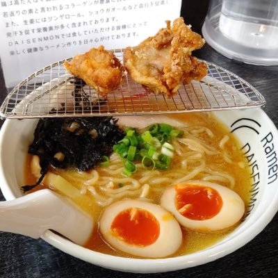 新潟県五泉市のラーメン店 五泉に楽しみを！って事で 平日のみ開店でなんとかやってますがラーメンは真面目に作ってます！ 丸二日煮込みきった鶏ドロラーメン。 月曜〜金曜 11:00〜14:00 土日祝はお休みをいただいております。 五泉市馬場町2-3-5 通称うらばんばでやっとります