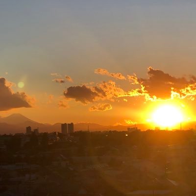 Freelance Translator and Interpreter 細々とフリーランスで通訳業、翻訳業をやっています。得意分野は技術系。心はSGIメンバー 実際は都内在住のおばちゃんです。21世紀の鳩摩羅什国際本部員。推しの政党は公明党☀️お笑い好き。中川家の剛さん最高です😆