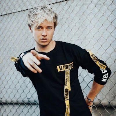 SavageSmilemore's profile picture. 