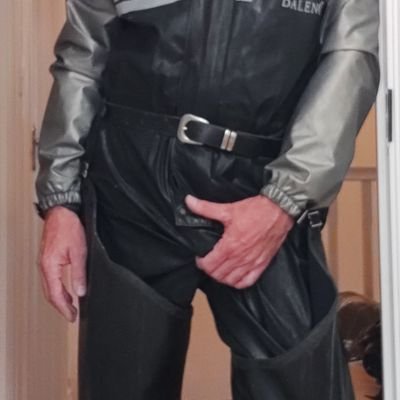 I love shiny, wet look, rubber, pvc and plastic. I'm very sub, in fact a total fag and love it