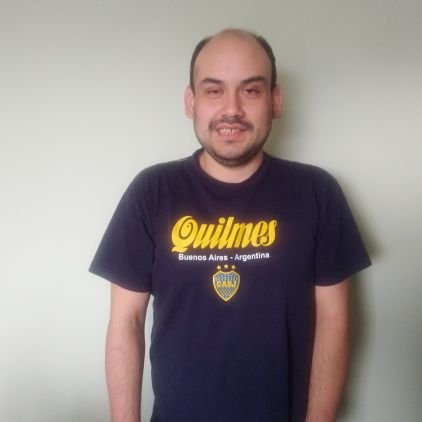 Roberto, nací 3 de julio del 1988, tengo a mis padres y un hermano.