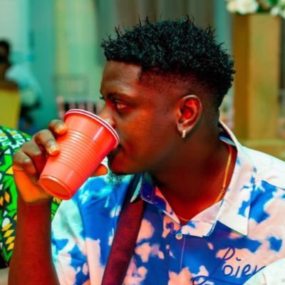 I had a dream I was so rich I woke up I was so rich I grind for it nigga notice 💰 💰💰💰💰💰 #WizkidFC