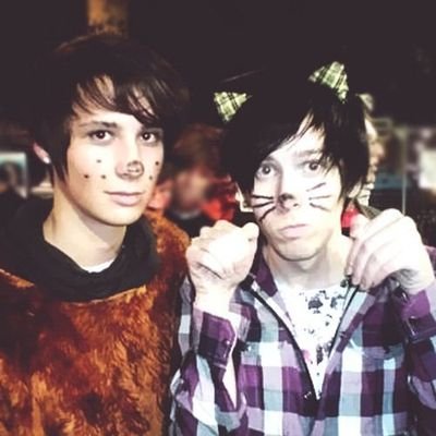 cartonofmilf's profile picture. ⏳Still living in 2009 🌙 Dan and Phil? *shakily picks up sharpie* 🌟 Scene kid 'Phase' 🌘