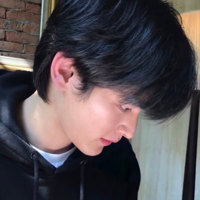 แม๋วคับ เวลาเลี่ยงเเม๋วเนี่ยเฮาฮู้สึกว่า เฮาบ่ต้องแบบว่าดูแลมันนัก เวลาเฮาอยู่โตยมันเนี่ย ฮามันไขเล่นโตยเฮา เดี๋ยวมันก่มาหาเฮาเองอะฮะ #number_9th @numberx9th