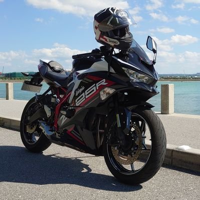 ZX25RKawasaki11's profile picture. 仕事と子育てに明け暮れながら、
趣味のバイクとカラオケの日々！
更新頻度は気分で変わり、気軽にやってます。

人見知りだけど、
見かけたら声掛けてください😁

ZX-25RSE乗ってます🏍️