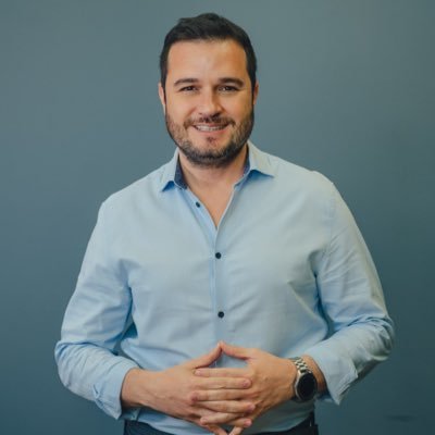 Ingeniero. Especialista en Negociación y Relaciones Internacionales. Máster en Marketing. Apasionado por la música y la tecnología | CEO & Founder @focuxdigital