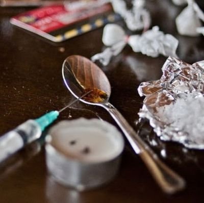 Say perharps to drugs 🥃💊💉🚬💲
Para mí que el guionista de mi vida se droga...