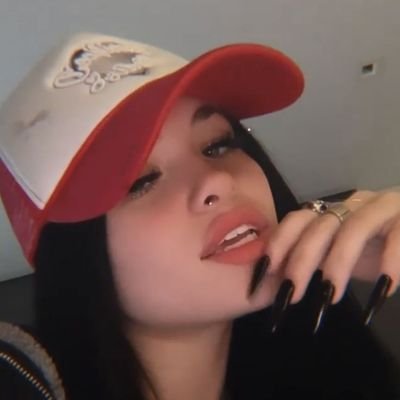 relicsbyvicky's profile picture. eu e a ness assistindo T3ddy