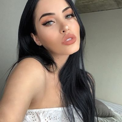 Recherche une amitié et si il y'a affinité voir plus❤