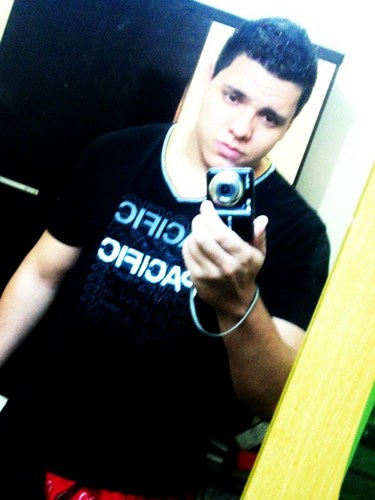 Vivendo intensamente a realidade dos dias de hoje, sempre com força e determinação, e buscando sempre a proteção do meu Senhor. Obrigado Jesus (l)