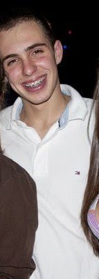 osvc_piru's profile picture. Tudo depende dos valores que estão atrás dos olhos que me observam, não sou nada daquilo que esperam de mim, sou o que cada um merece !