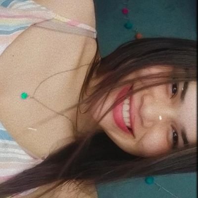 twittes de amor pela selena e pela taylor, reclamações sobre a minha vida e surtos por causa de livros.
