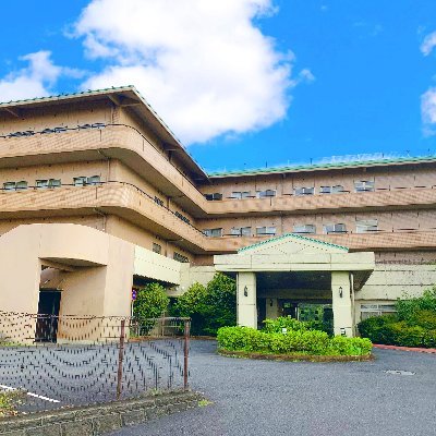 横浜市緑区にある特別養護老人ホームです。
2007年4月に開設しました
入居185床、ショートステイ15床の施設です。
緑や田園風景に囲まれた眺望です。