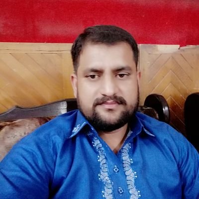یہ کس نے دی ہے مجھ کو ہار جانے پر تسلی
یہ کس نے ہاتھ میرے ہاتھ پر رکھا ہوا ہے