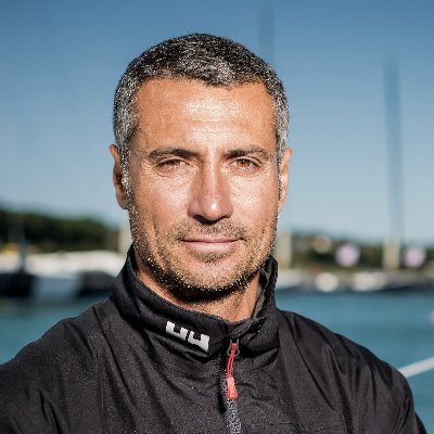 🇬🇧 🇨🇵 Follow @GiancarloPedote on his #IMOCA @PrysmianGroup !
⚡️ Suivez un projet solidaire au profit d'@ESF_ONG ❤️