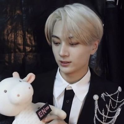 l0vspjs's profile picture. 