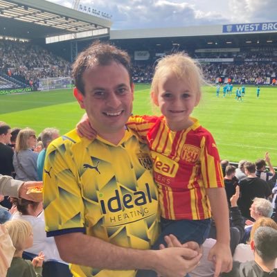 Self proclaimed king of Cheslyn Hay, Dad to 2 amazing girls and home and away season ticket holder of #WBAFC - Follow me and I follow everyone back