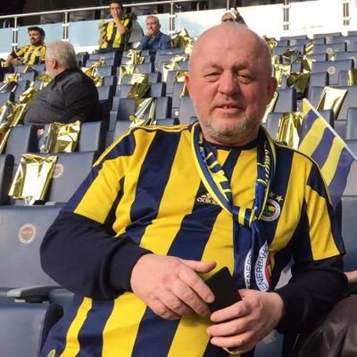 Fenerbahçe  Spor Klübü Kongre Üyesi,
Marmara üniversitesi Basın Yayın 1988 mezunu