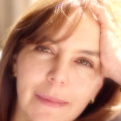 Experta en PR, comunicación y eventos. Aspiro a construir un puente entre la Web2 y Web3 haciendo lo que amo: conectar y generando valor a las comunidades.