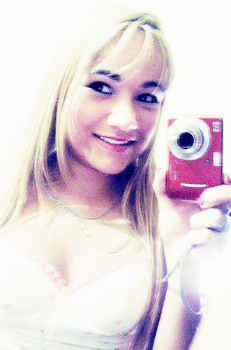 Capricoriana , teimosa , persistente , carinhosa , Chorona ! Odeio mentirá e falsidade ! Diga - me a verdade , mesmo que me machuque ! ;]]*