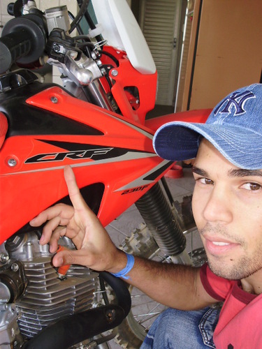 gilde_ferran's profile picture. Amante da tecnológia, Louco pela história, fanático por livros e apaixonado pelo motocross....